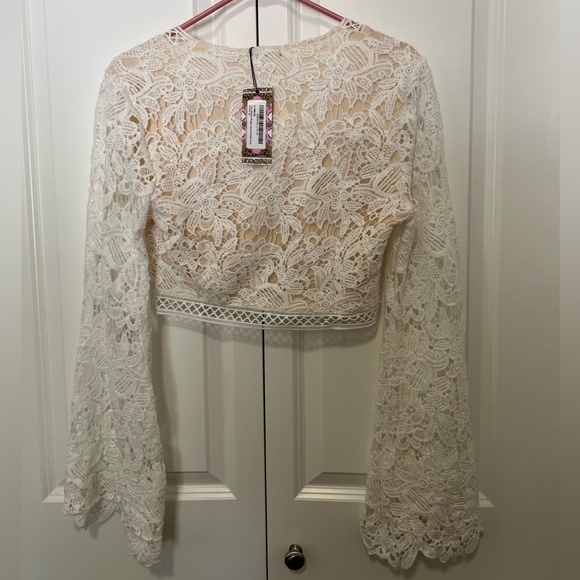 Boohoo bell sleeve white crochet crop top. - Picture 2 of 2